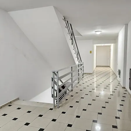 아파트 Apartment In Vlore Near Sandy Beach *